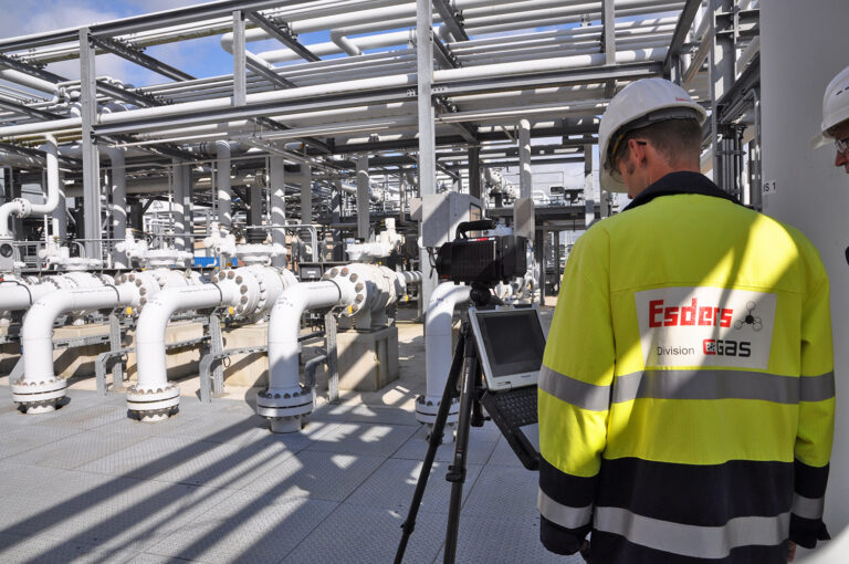 GasCam siendo utilizada para detectar fugas de gas en instalaciones de gas industriales