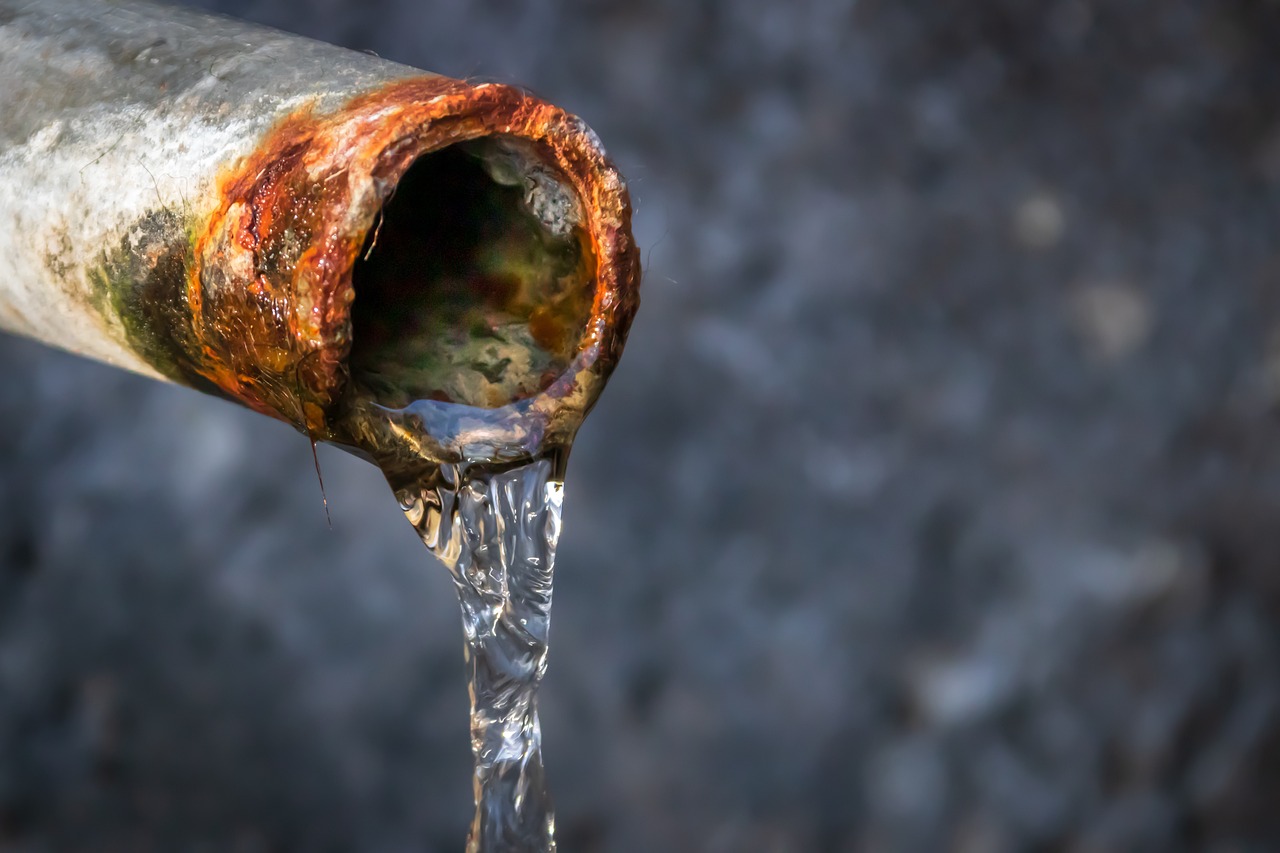 Tubería de agua en mal estado